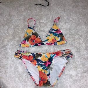 SUPER CUTE HOLLISTER BIKINI!!